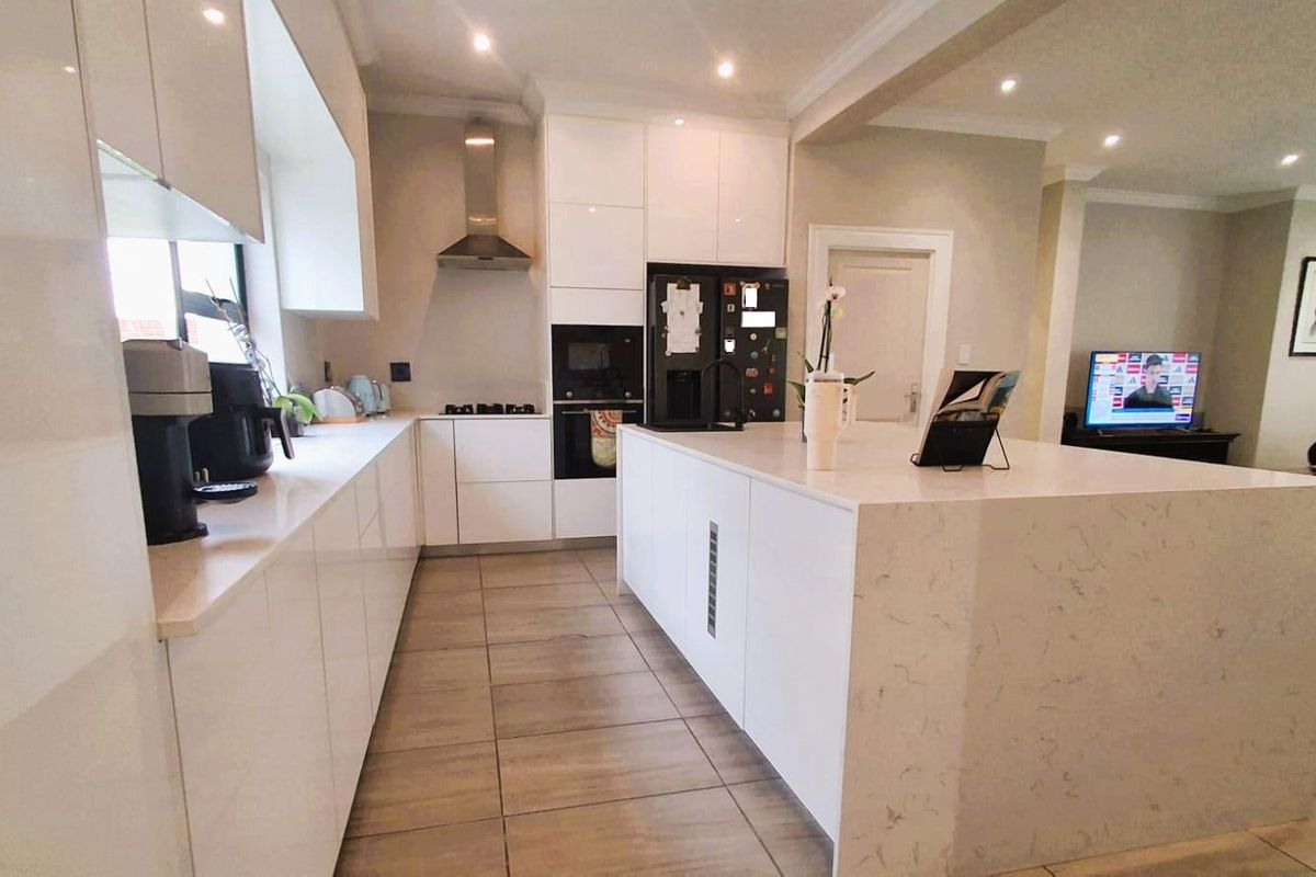 Timeless Elegance Meets Secure Estate Living - Photo 4