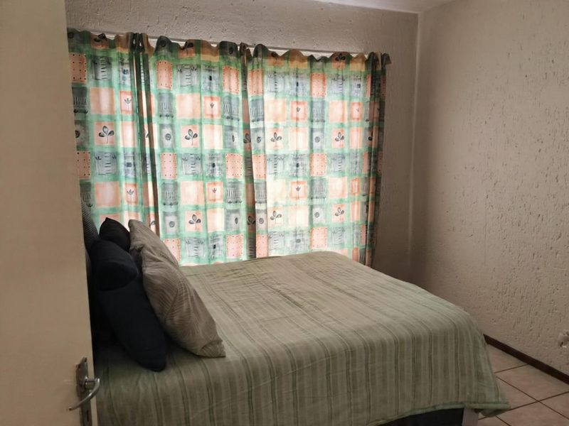 2 bedroom ground floor unit, walking distance from Eastrand Mall - investors+first time buyers! ideal property! - Photo 7