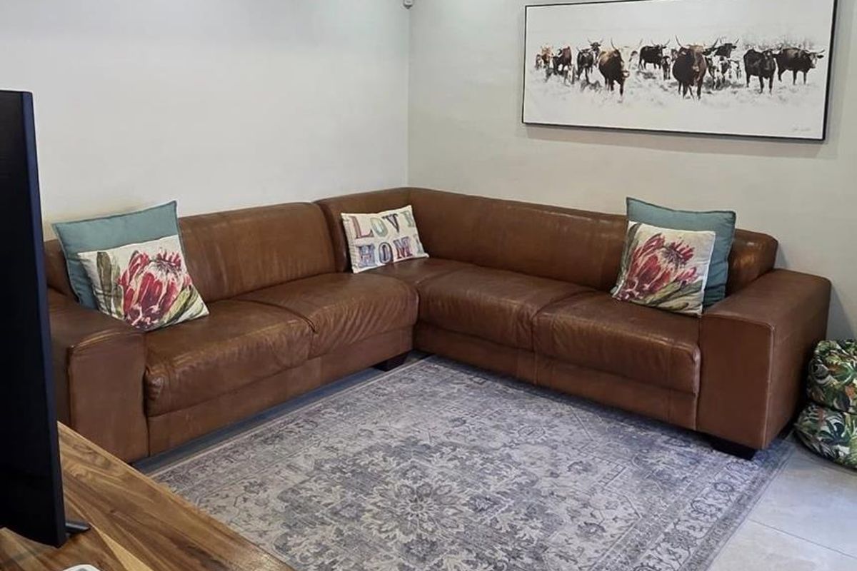 3 Bedroom Townhouse for sale in Klein Windhoek - Photo 2