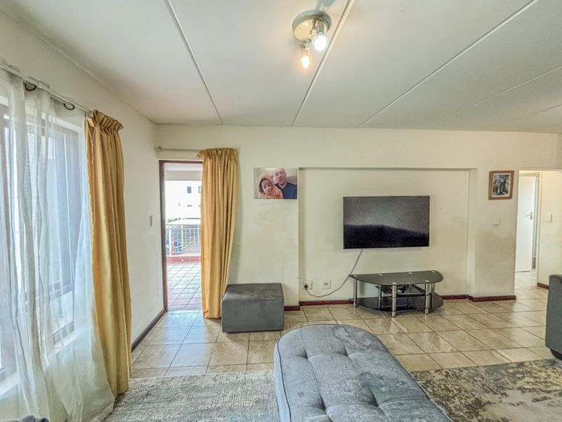 Spacious 2 Bedroom Apartment in Secure Protea Estate Noordwyk - Photo 8