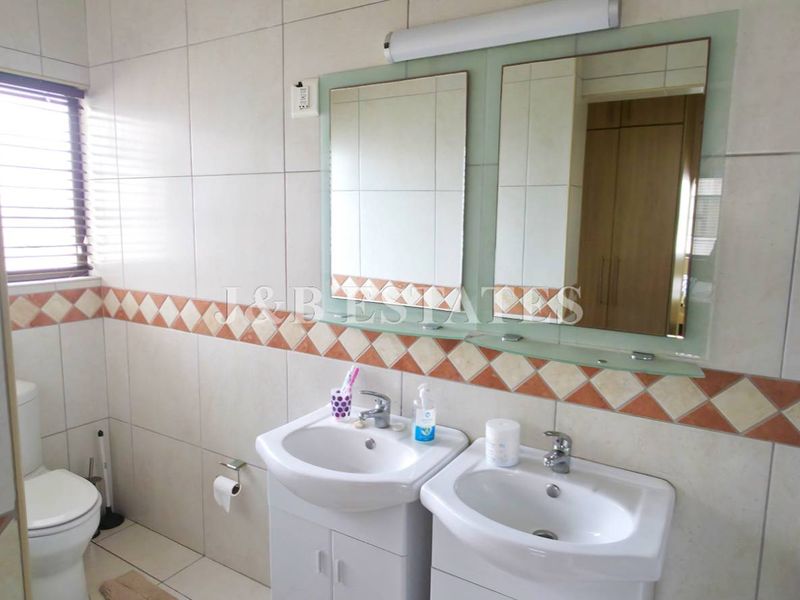 Well-Maintained 3-Bedroom Unit - Photo 5