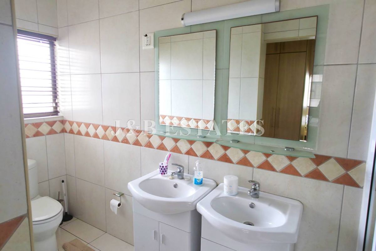 Well-Maintained 3-Bedroom Unit - Photo 5