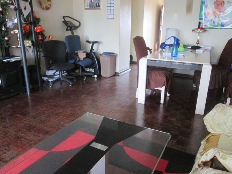 A BEAUTIFUL NEAT AND CLEAN [2.5] TWO AND HALF BEDROOMS APARTMENT FOR SALE IN MUCKLEUK. - Photo 7