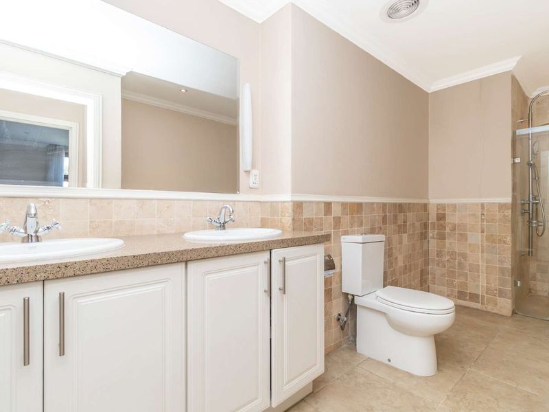 GRAND, STYLISH APARTMENT IN A PRESTIGEOUS MATURE LIFESTYLE COMMUNITY - Photo 8