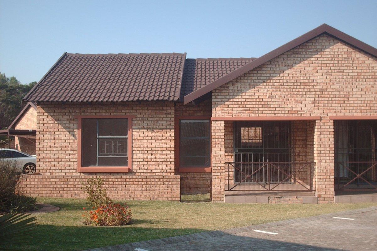 Two Bedroom Townhouse Riversdale Meyerton. - Photo 2
