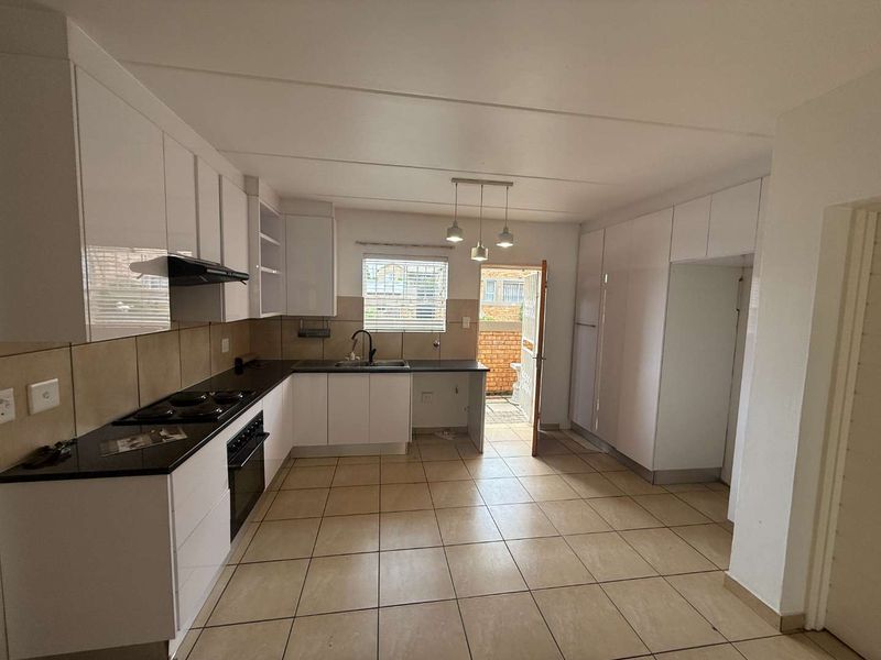 Spacious Face-Brick Duplex – Immediate Occupation Available - Photo 7