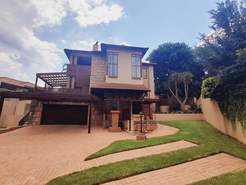 Birdwood Estate: Luxury Living with Magnificent Views - Photo 4