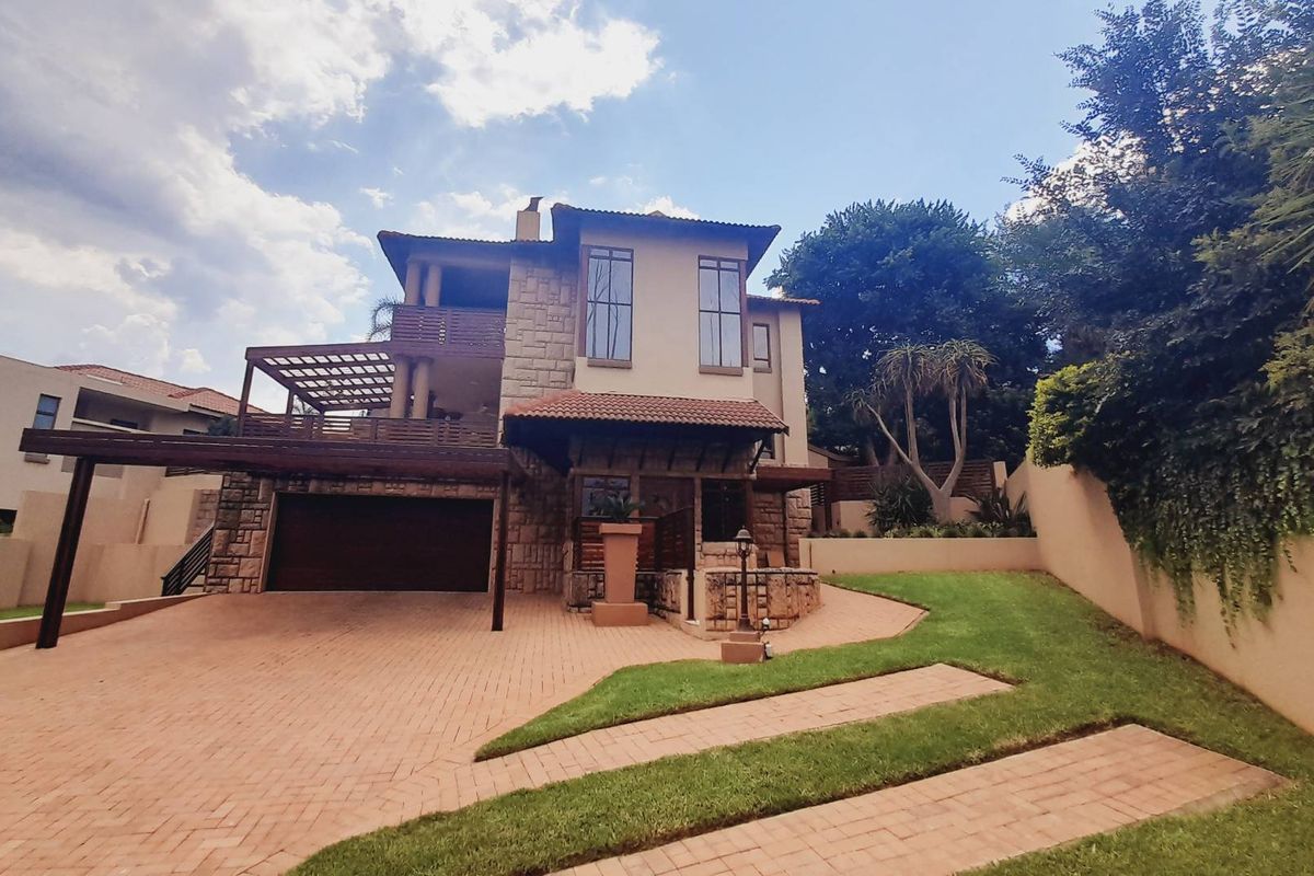 Birdwood Estate: Luxury Living with Magnificent Views - Photo 4