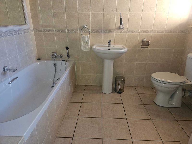 Modern Townhouse for sale in Rhodesdene - Photo 8