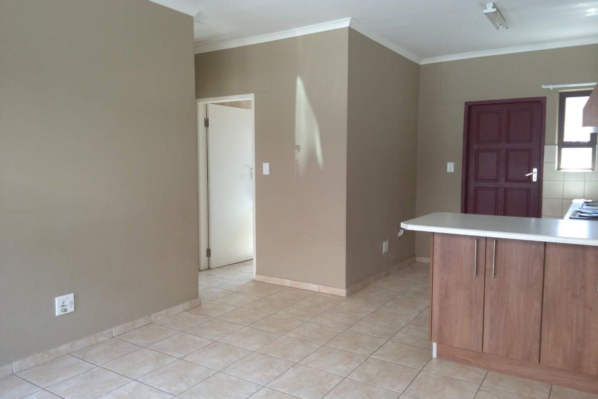 2 Bedroom flat with garage for sale in Narraville Perel Paleis - Photo 2