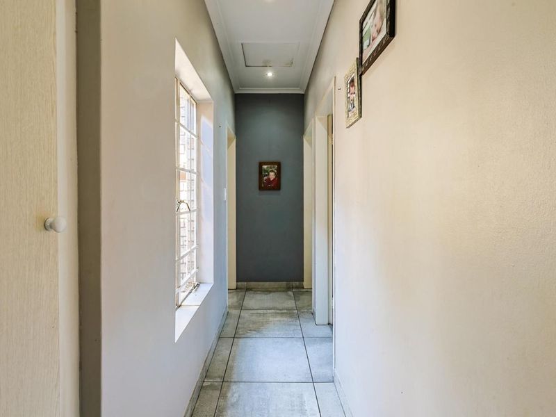 Modern 3-Bed, 2-Bath Townhouse in Secure Estate - Photo 10