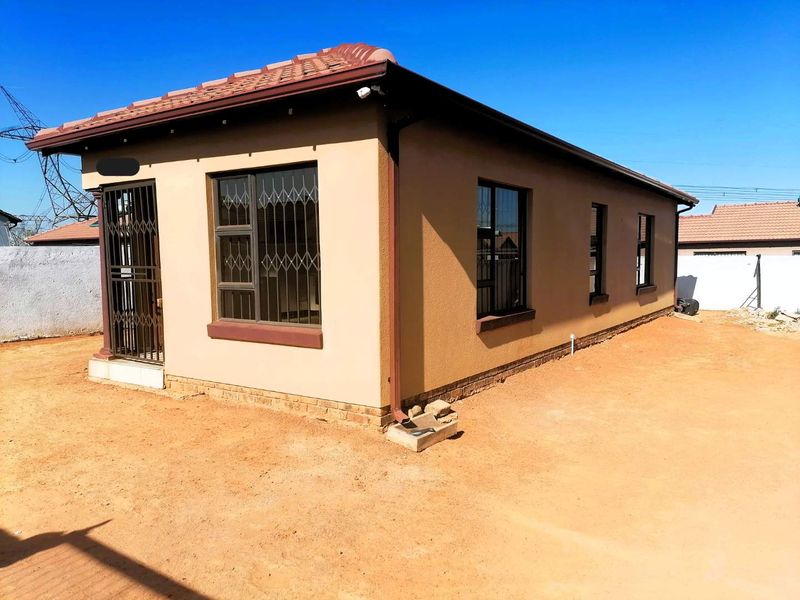 Charming 3-Bedroom Family Home in a Welcoming Township - Photo 2