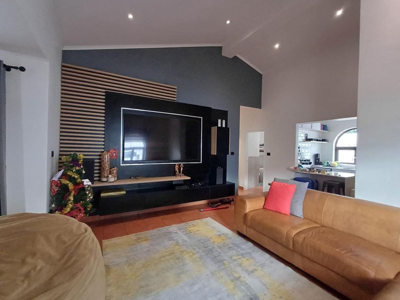 Stunning 3 Bedroom home in North Riding - Photo 10