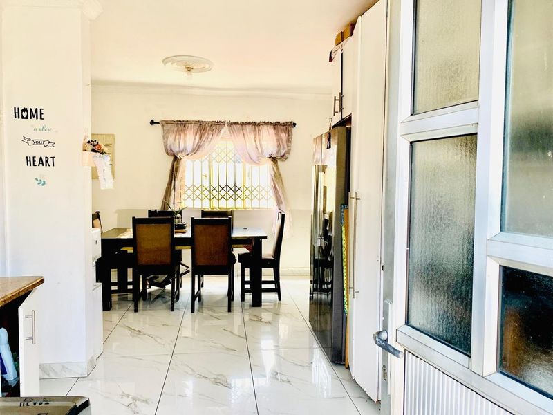 Peaceful Family Home Won't Be On The Market For Long.... - Photo 2
