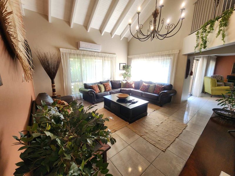 Fully Furnished, 4-Bedroom Townhouse, minutes away from Loftus Versfeld - Photo 10