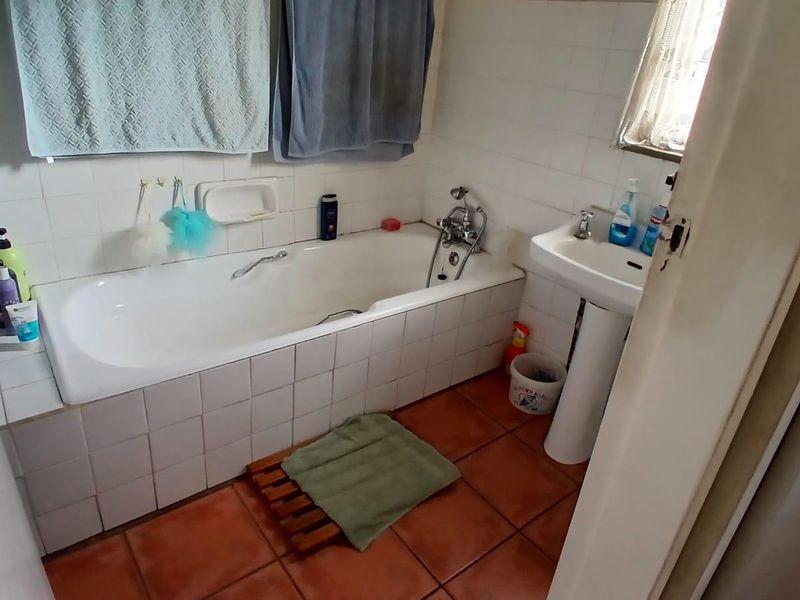 3-Bedroom property in sought-after area - Photo 5