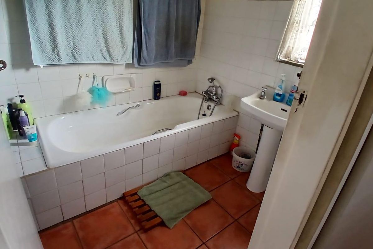 3-Bedroom property in sought-after area - Photo 5