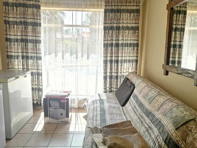 This home with modern kitchen & bathrooms has a lot to offer! - Photo 10