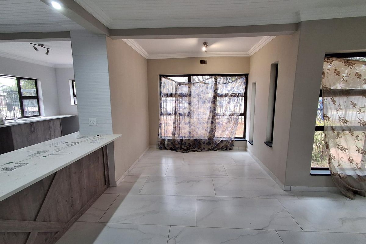 Bargain Alert! Brand-New Renovated Family Home at an Unbeatable Price in Risiville - Photo 3