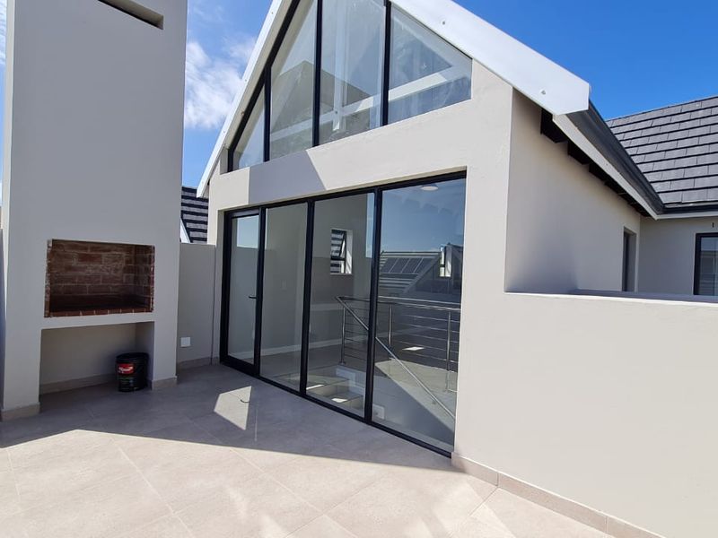 2 Bedroom Modern Apartment for long term rental - Photo 3