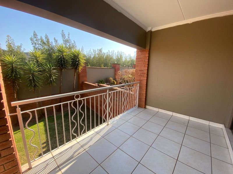 Ground Floor Gem with Private Garden & Pet Friendly Living - Photo 10