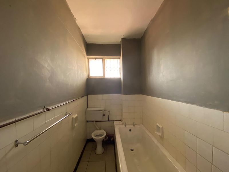 Spacious Apartment in Pretoria Central - Photo 10
