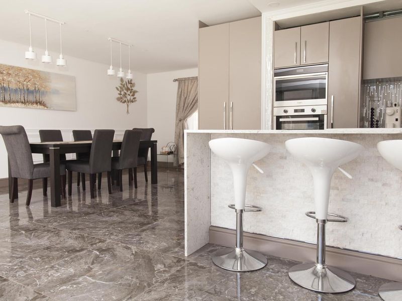 8 BEDROOM FAMILY HOME FOR SALE IN CHATSWORTH - R2.495m - Photo 7