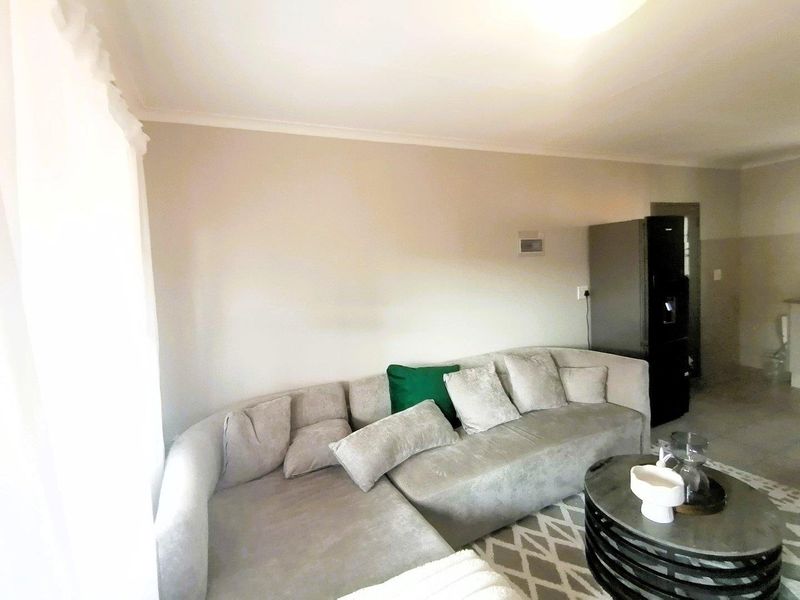 Modern 2-Bedroom Apartment in a Secure Estate - Photo 5