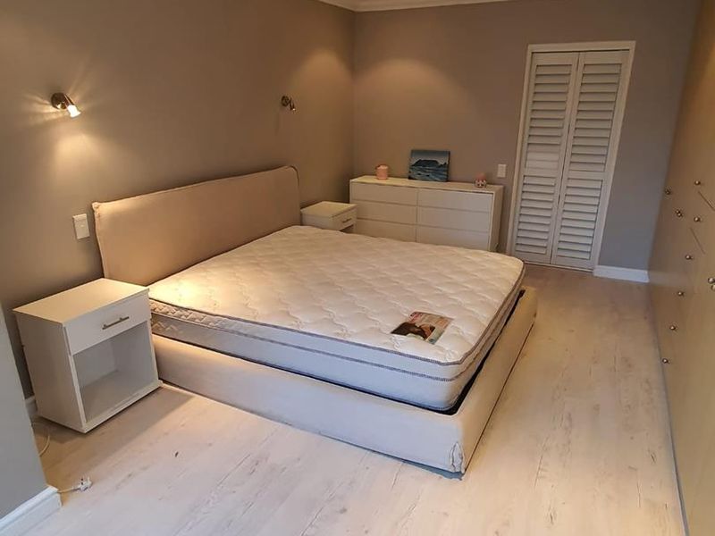 Exceptional Location in Mouille Point - Photo 8