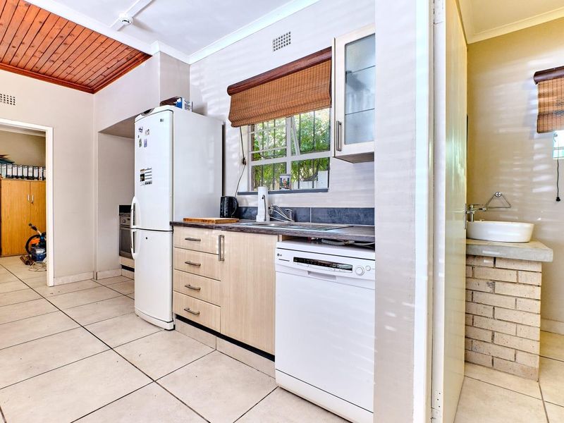 Versatile Multi-Unit Property for Sale – Excellent Investment Opportunity - Photo 3