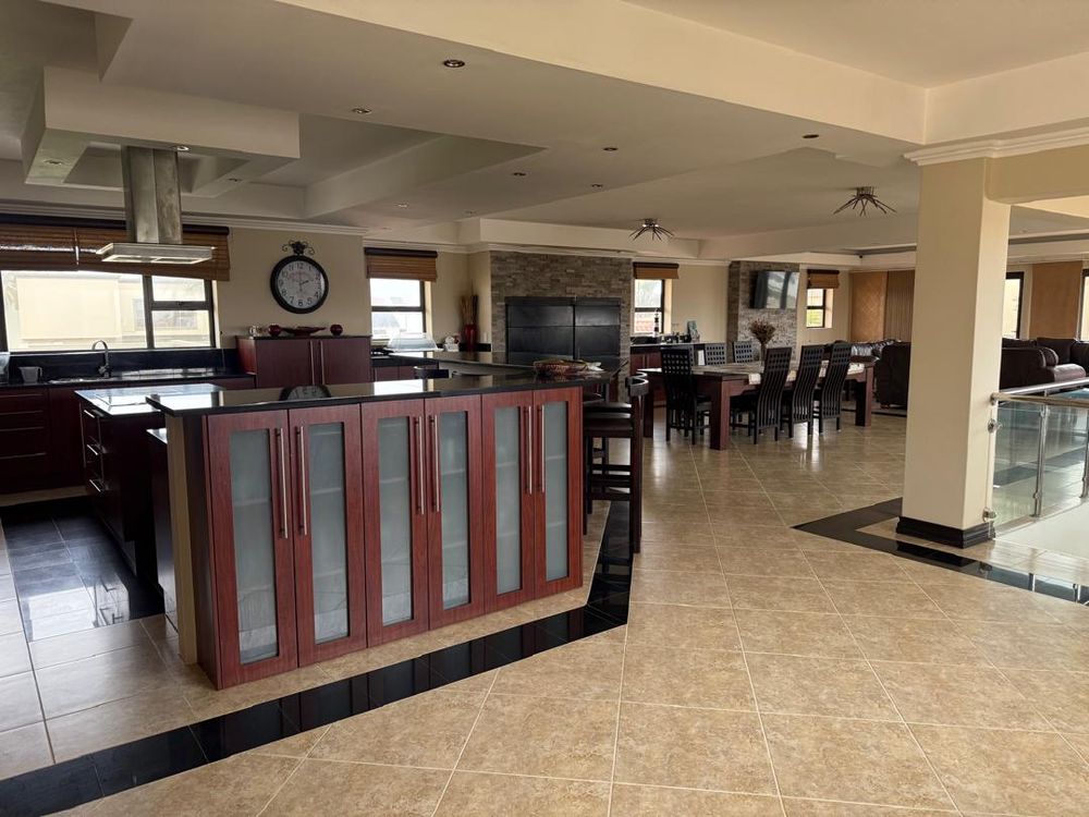 Open plan kitchen/dining/lounge area