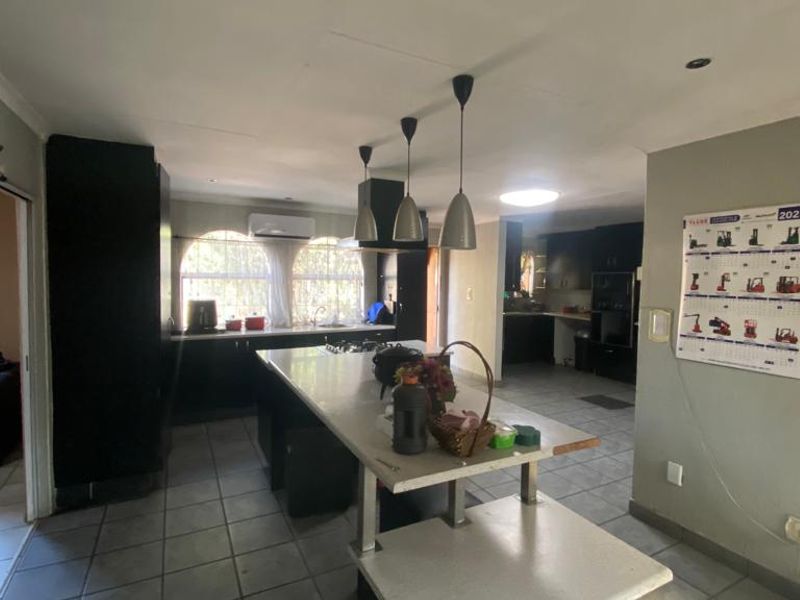 Welcome to Elegance: Spacious Home with Luxurious Features! - Photo 10