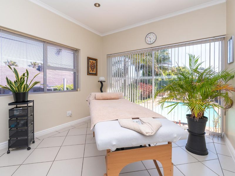 Live and Earn in Cape Town’s Coastal Luxury – Two 4-Star Guesthouses for Sale - Photo 6