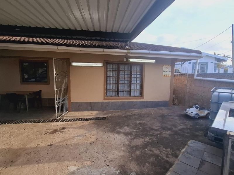 Spacious 3-Bed Home with Parking in Escombe - Photo 1