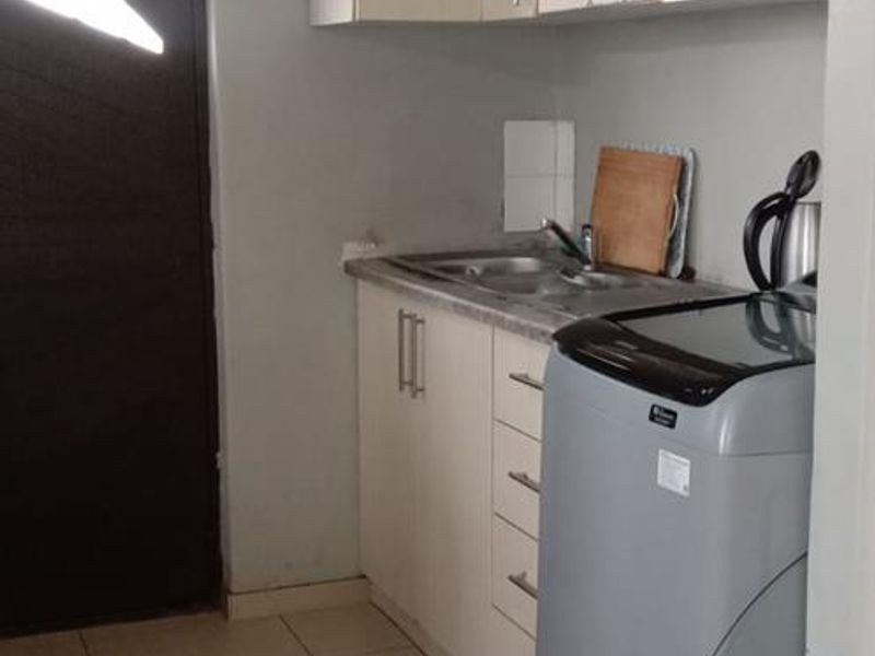 2 Bedroom House for Rent in Litha Park - Photo 4