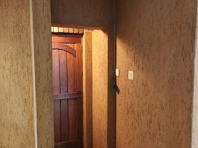 Priced to Sell - 3 Bedroom -2 Bathroom - Photo 4