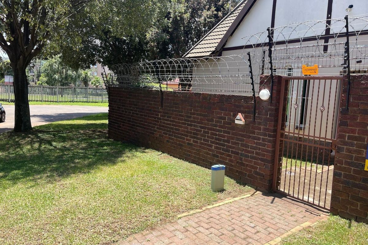 Charming Tudor-Style Family Home in Bruma South - Photo 4