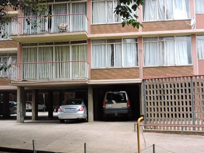 BACHELOR FLAT TO RENT IN SUNNYSIDE - Photo 5