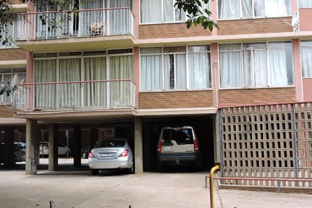 BACHELOR FLAT TO RENT IN SUNNYSIDE - Photo 5