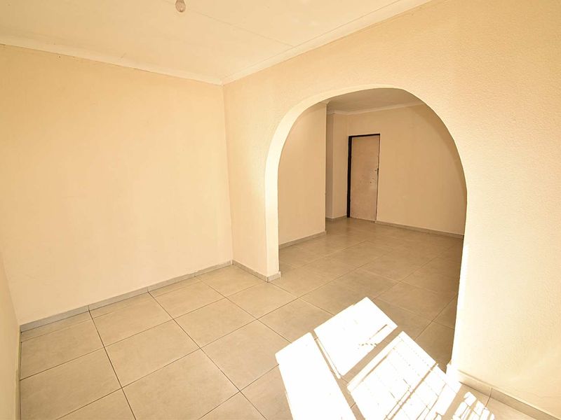 Large Family Home - Photo 5