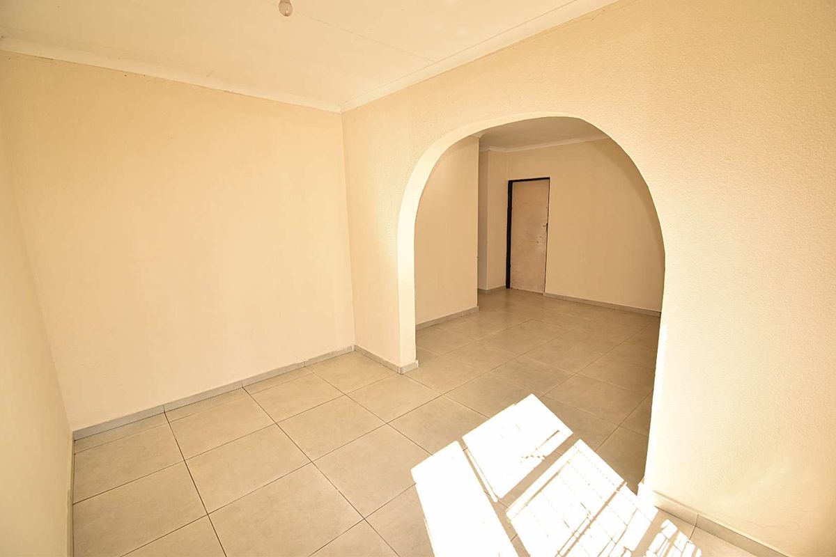 Large Family Home - Photo 5