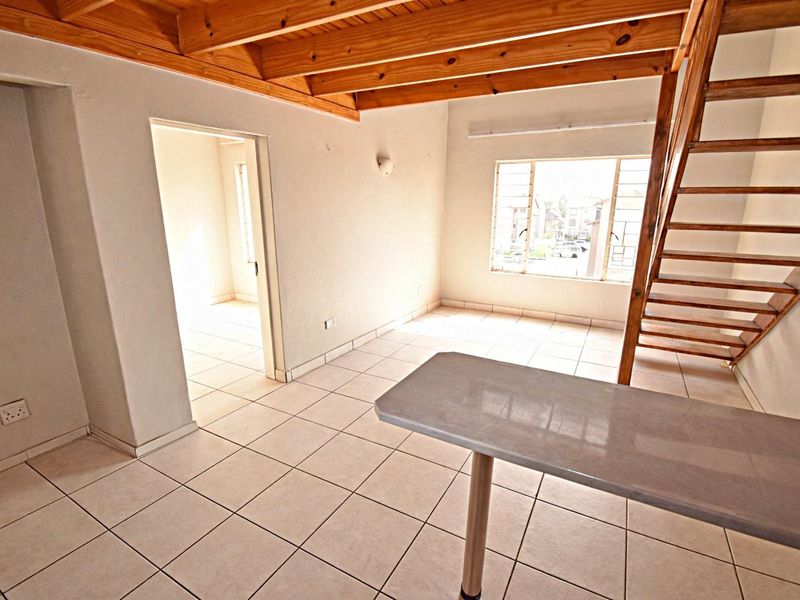 Second Floor Town House - Photo 5