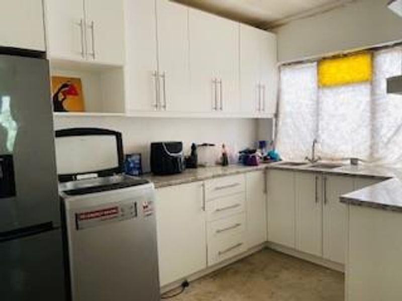 2 Bedroom Home in Velapi Crescent, Nonqubela, Khayelitsha - Photo 4