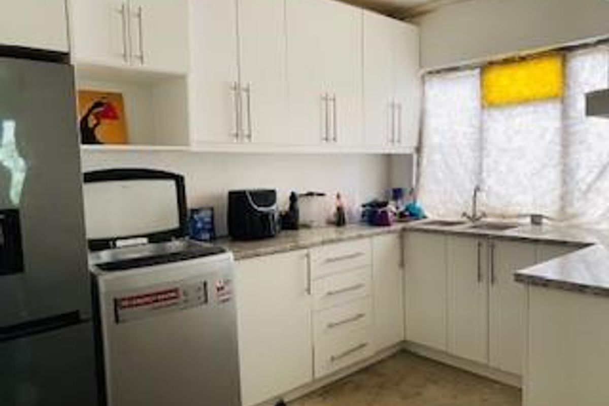 2 Bedroom Home in Velapi Crescent, Nonqubela, Khayelitsha - Photo 4