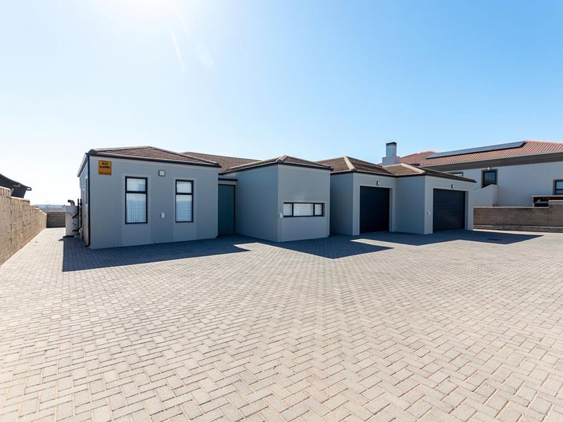 4 Bedroom House in Upmarket, Myburgh Park - Photo 3