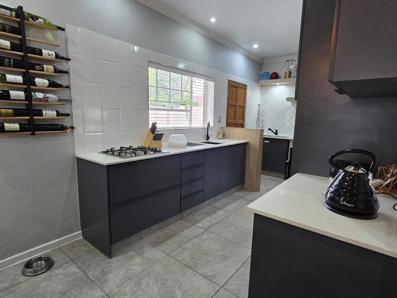 4 Bedroom House for Sale in Verwoerdpark - Photo 10