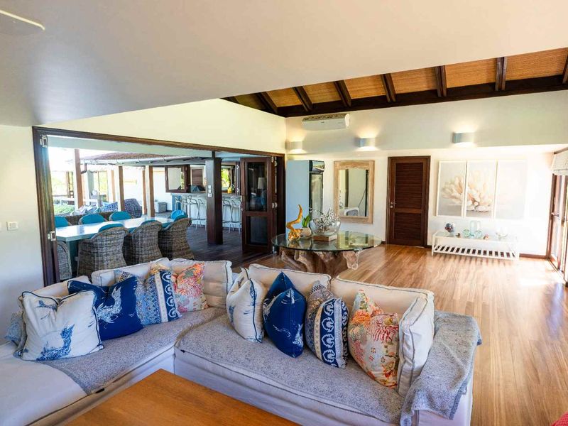 TURNKEY LUXURY- PRIVATE BEACH VILLA DESROCHES ISLAND - Photo 9