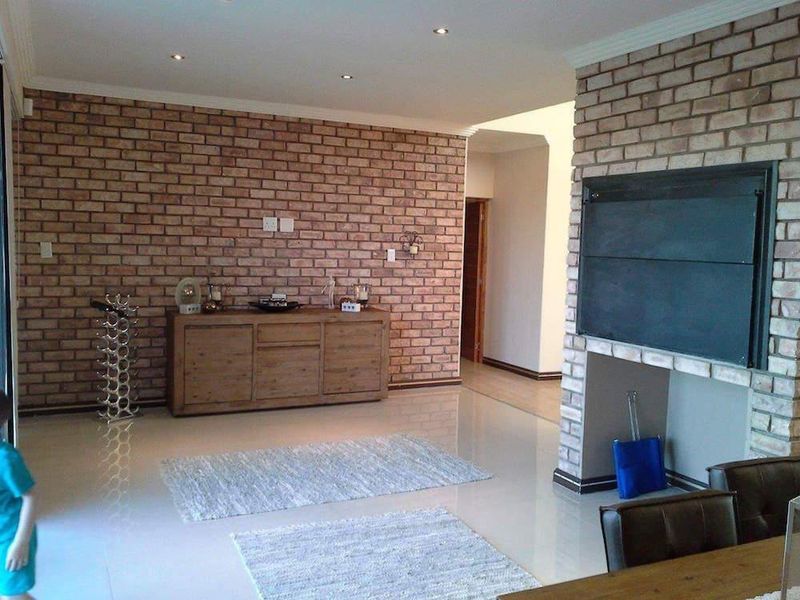 Three bedroom house with study in Omeya Golf Estate - Photo 4