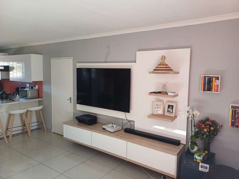 Spacious 2 bedroom 2 bathroom unit in Wilgeheuwel - Photo 6