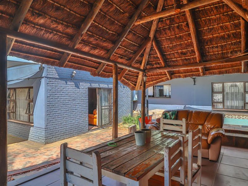 Dream 4 Bedroom Family Home in Mountain View Awaits! - Photo 4